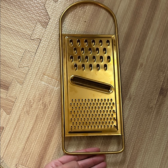 Gold Metal Grater - Picture 2 of 2